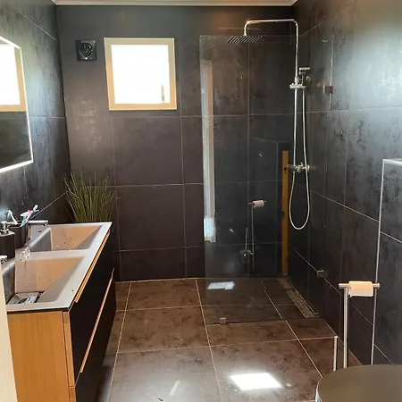 Med Sjoutsikt Ferienhaus